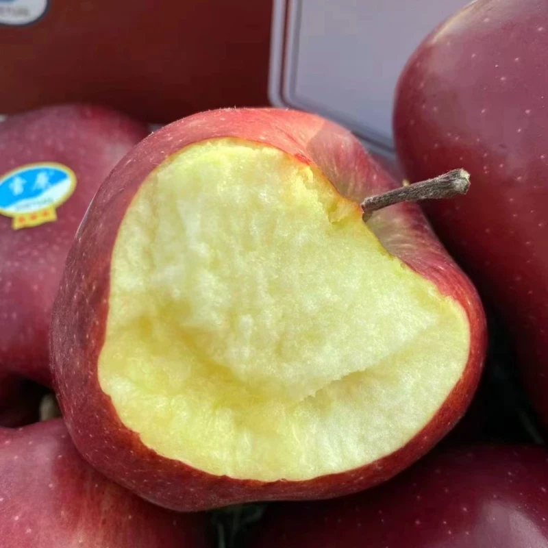 甘肃天水特级雪原花牛苹果