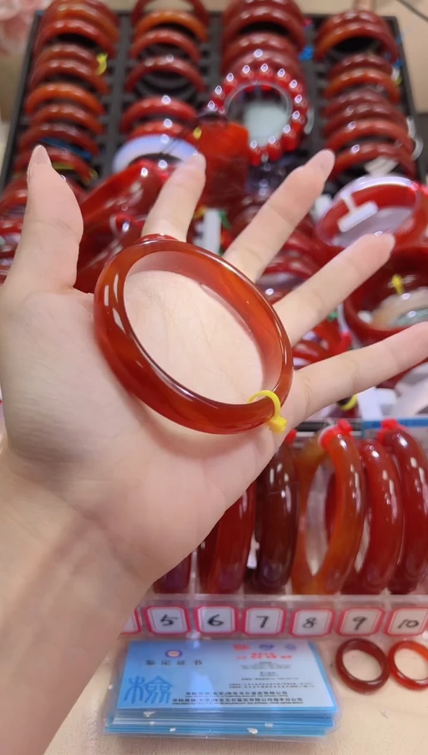 手镯玛瑙/玉髓未镶嵌55圈口*A408