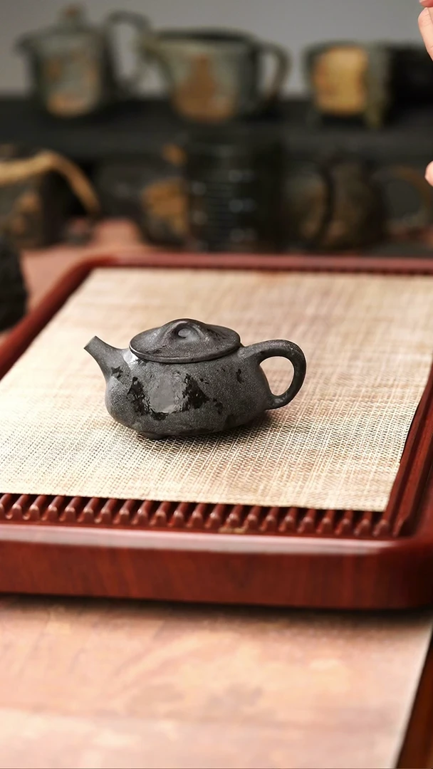 庄惠军老师作品冰碛岩重工雕刻薄胎凤鸣石瓢壶