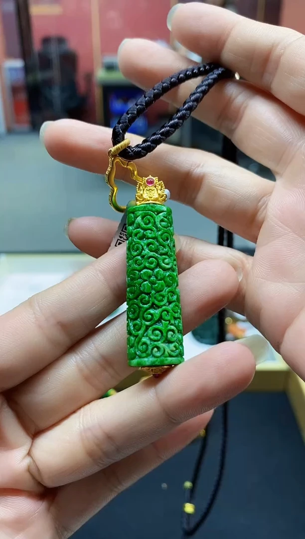 颈饰未镶嵌翡翠吊坠-73