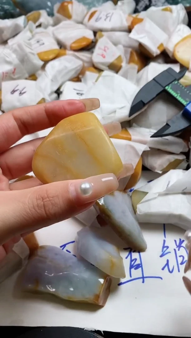 翡翠裸石翡翠挂件裸石