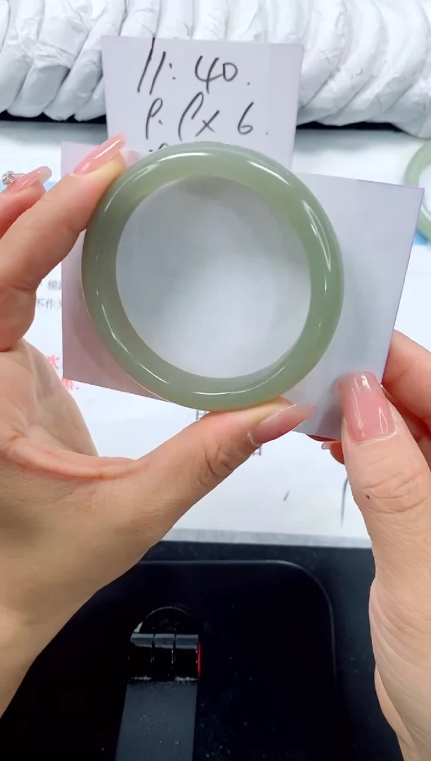 未镶嵌手镯石英质玉148-54.6