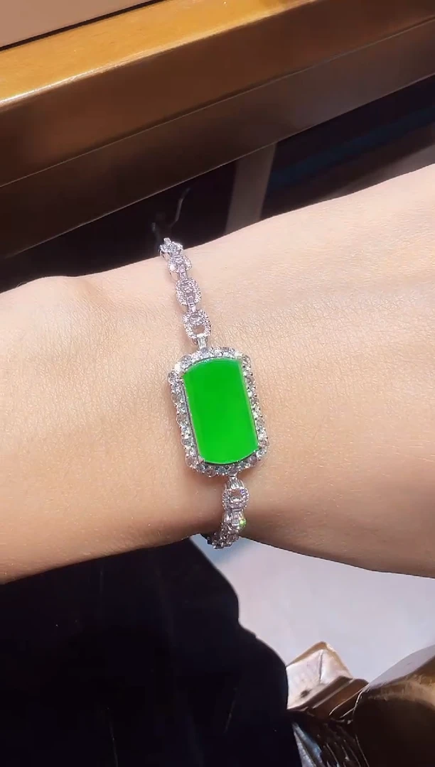 18K金镶嵌手链翡翠马鞍