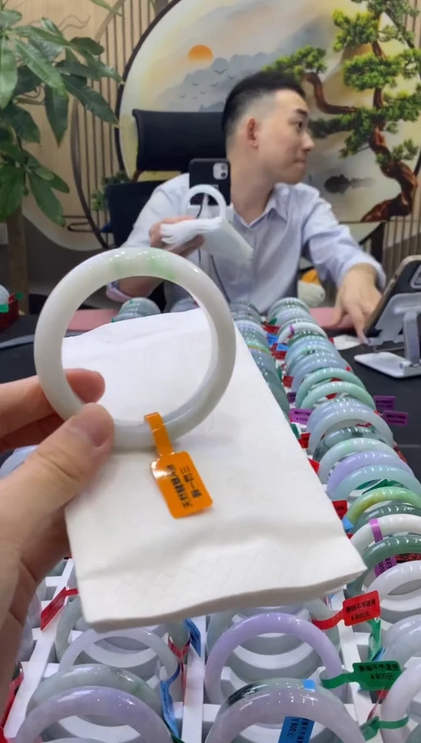 未镶嵌手镯翡翠?***·2001