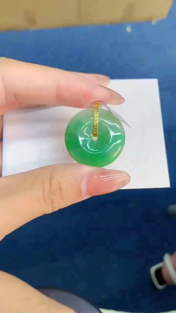 翡翠18K金镶嵌颈饰           1