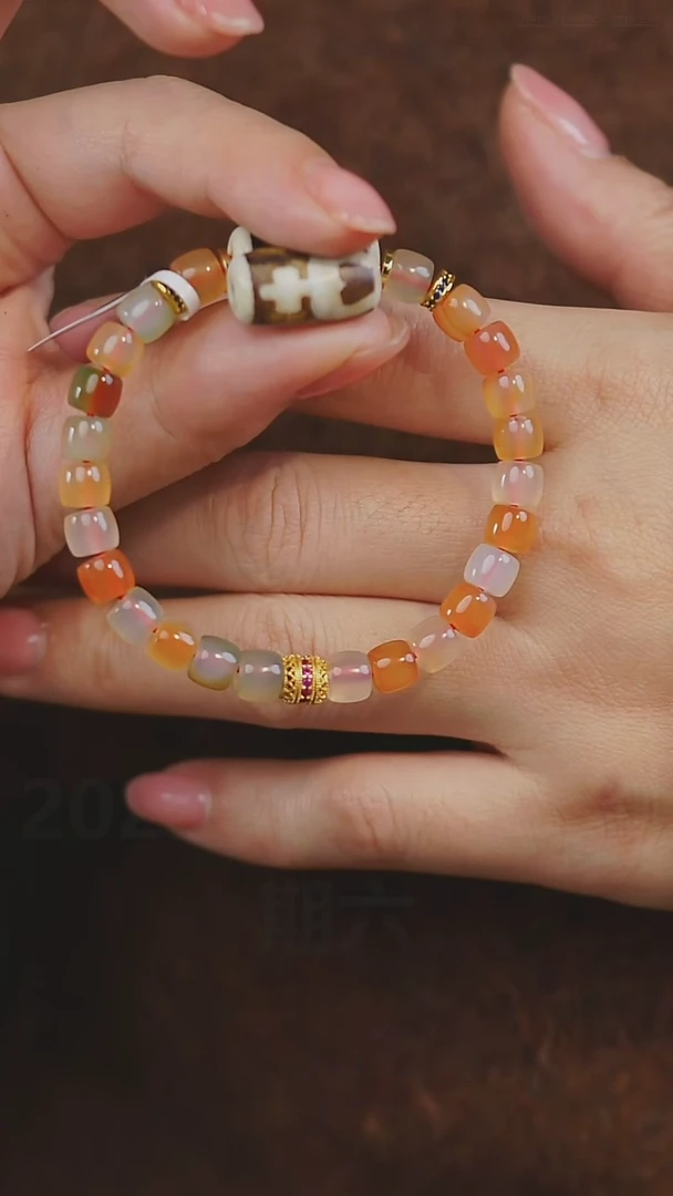 【闪购商品】玛瑙/玉髓手串未镶嵌多样性发其一