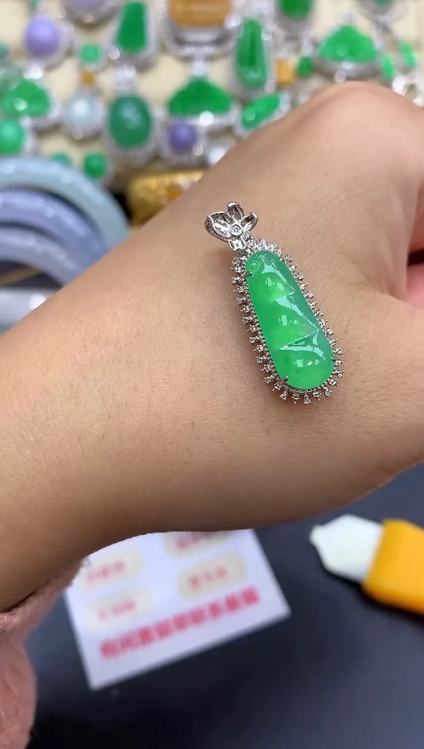 颈饰18K金镶嵌翡翠315-中国好珍宝