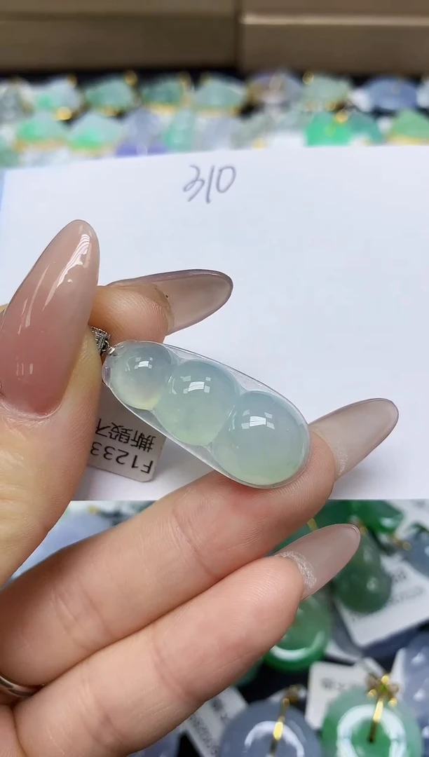 翡翠18K金镶嵌颈饰天然翡翠A货