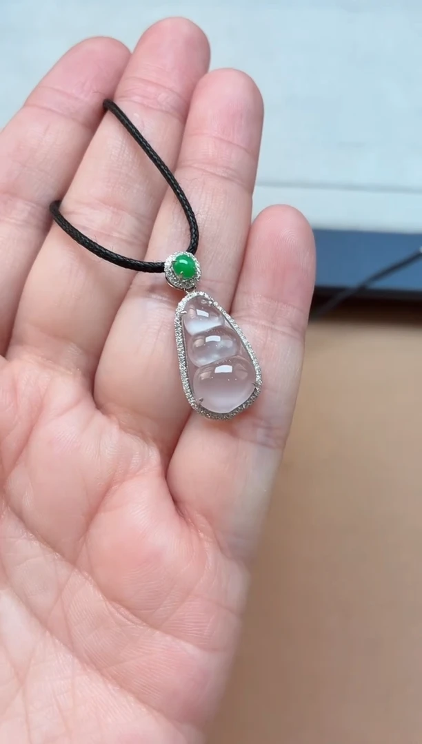 颈饰18K金镶嵌翡翠挂件