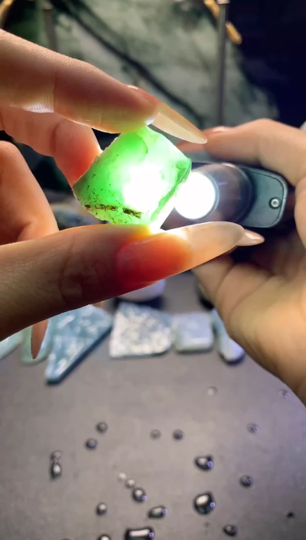 颈饰未镶嵌翡翠天然缅甸翡翠A货