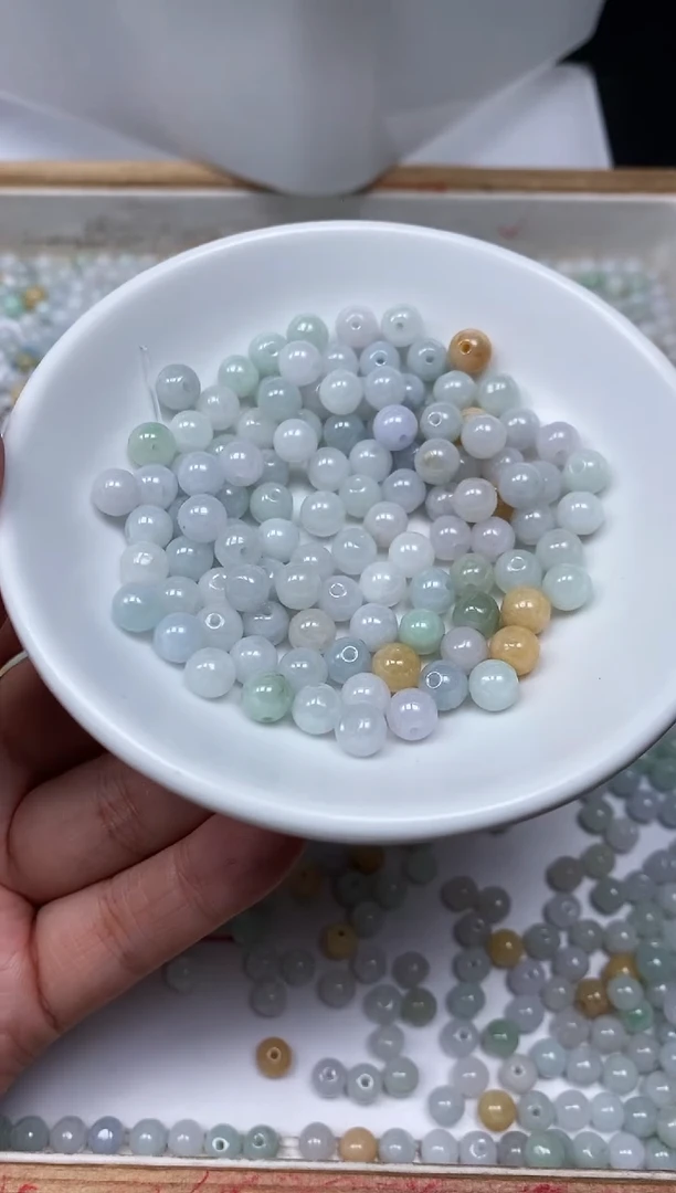 翡翠散珠未镶嵌M670 三彩翡翠6mm30个12元