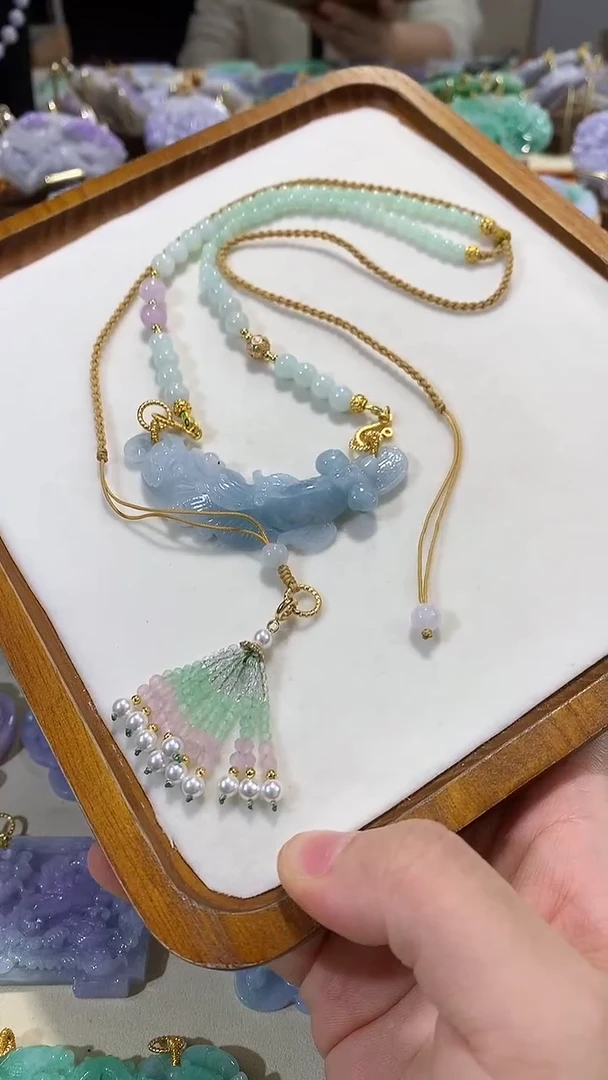 颈饰未镶嵌翡翠吊坠