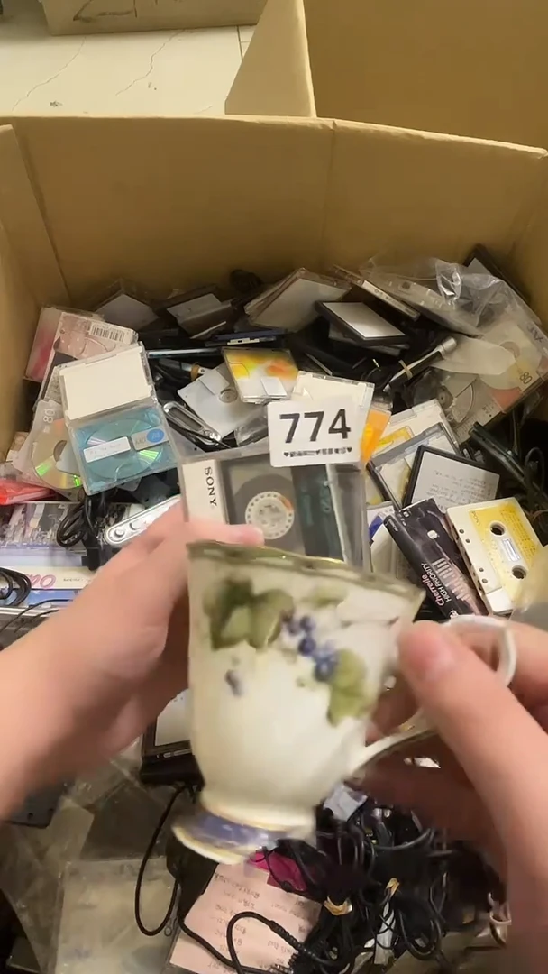 瓷片我****喵774.........