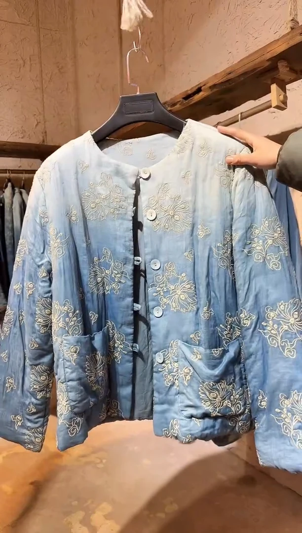 板蓝根蓝染刺绣棉服