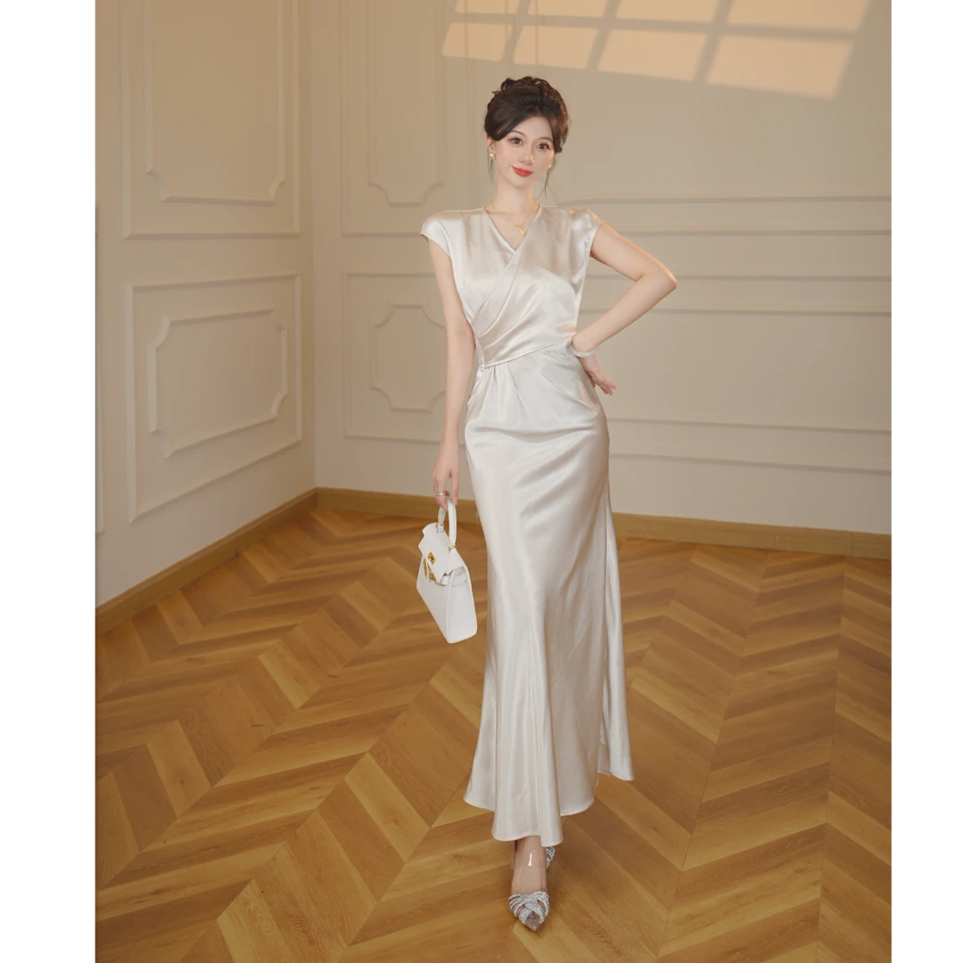 【张小小】2025轻奢高级感气质连衣裙交叠V领收腰显瘦鱼尾裙D3166