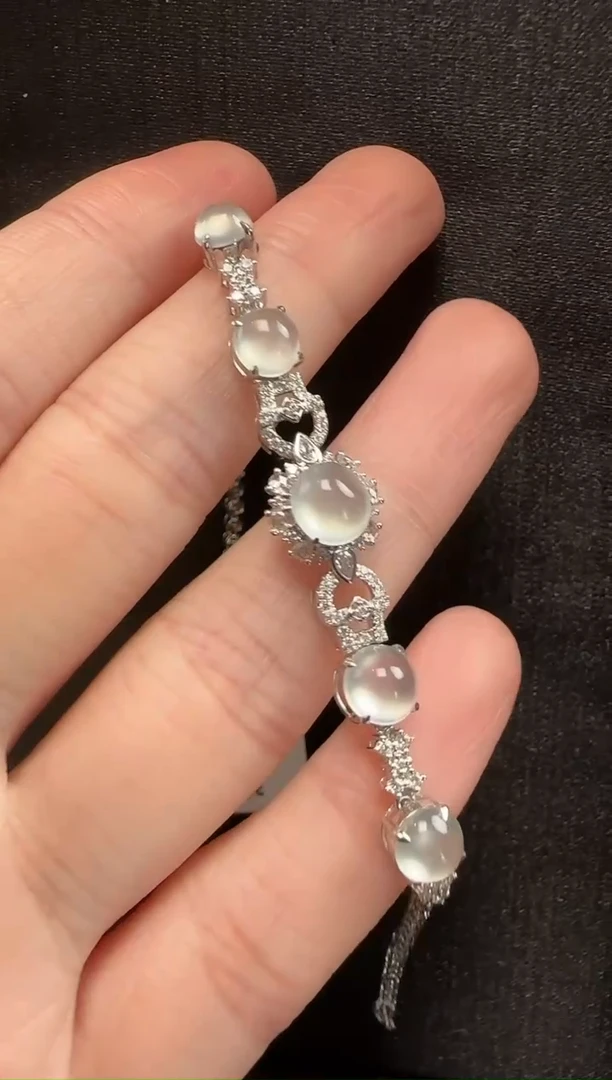 18K金镶嵌手链翡翠148蛋面一条