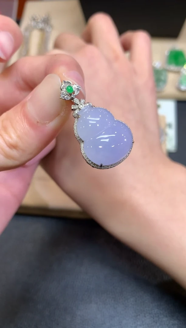 【闪购商品】翡翠颈饰18K金镶嵌葫芦【无服务费】