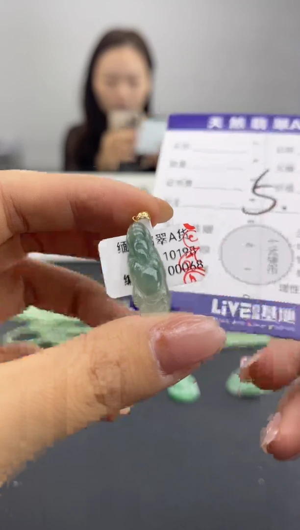 颈饰18K金镶嵌翡翠纯天然缅甸翡翠A货