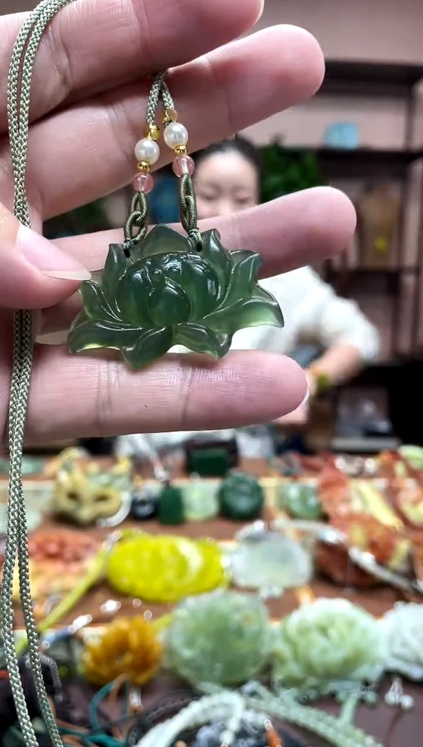 未镶嵌岫玉吊坠·