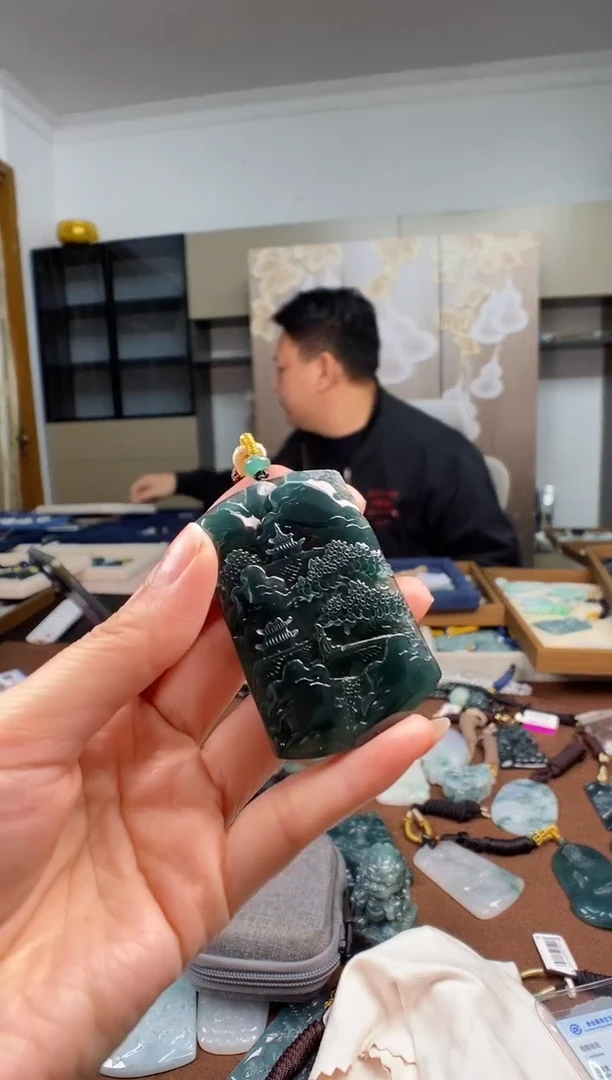 颈饰未镶嵌翡翠 多样性发其一