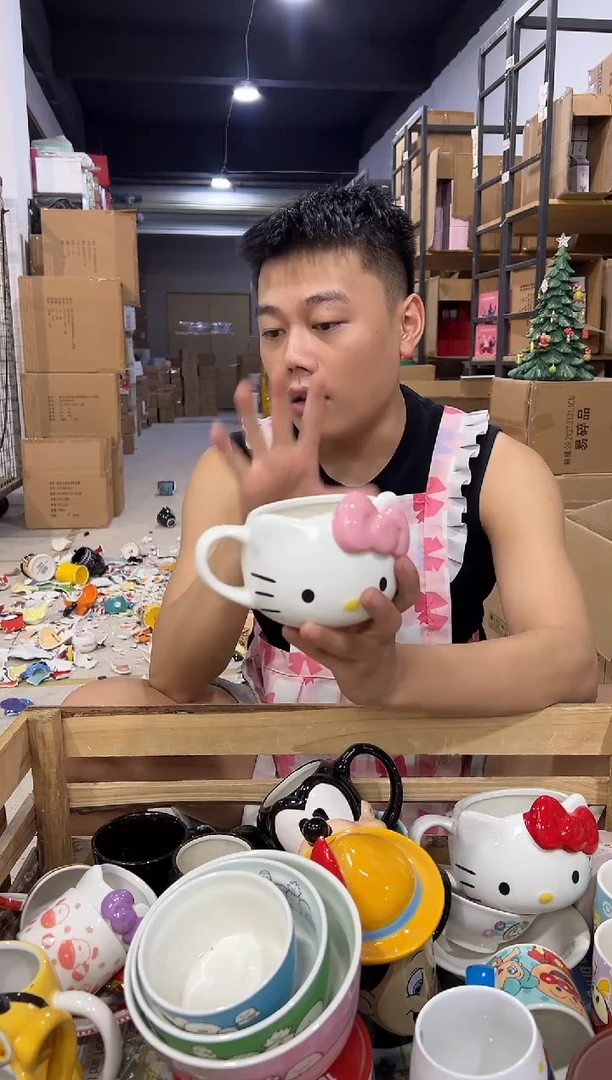 瓷片大号粉色kt头杯