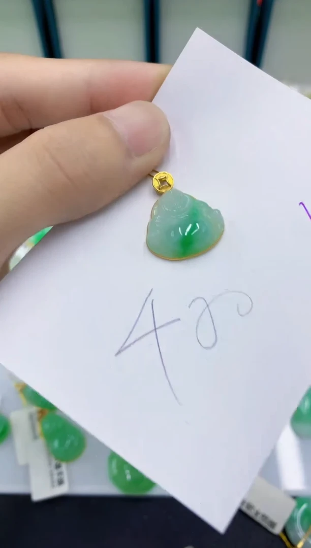 翡翠18K金镶嵌颈饰翡翠