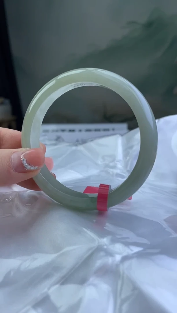 翡翠手镯未镶嵌7翡翠手镯