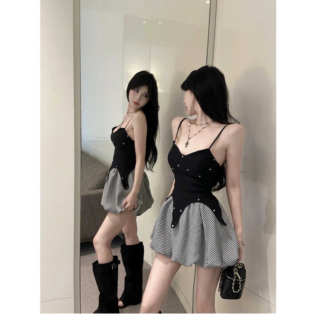 甜酷个性不规则吊带背心辣妹柳钉上衣女复古千鸟格花苞短裙