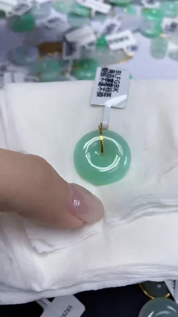 翡翠18K金镶嵌颈饰天然缅甸翡翠A货