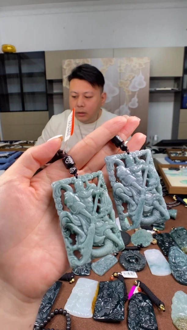 颈饰未镶嵌翡翠 多样性发其一