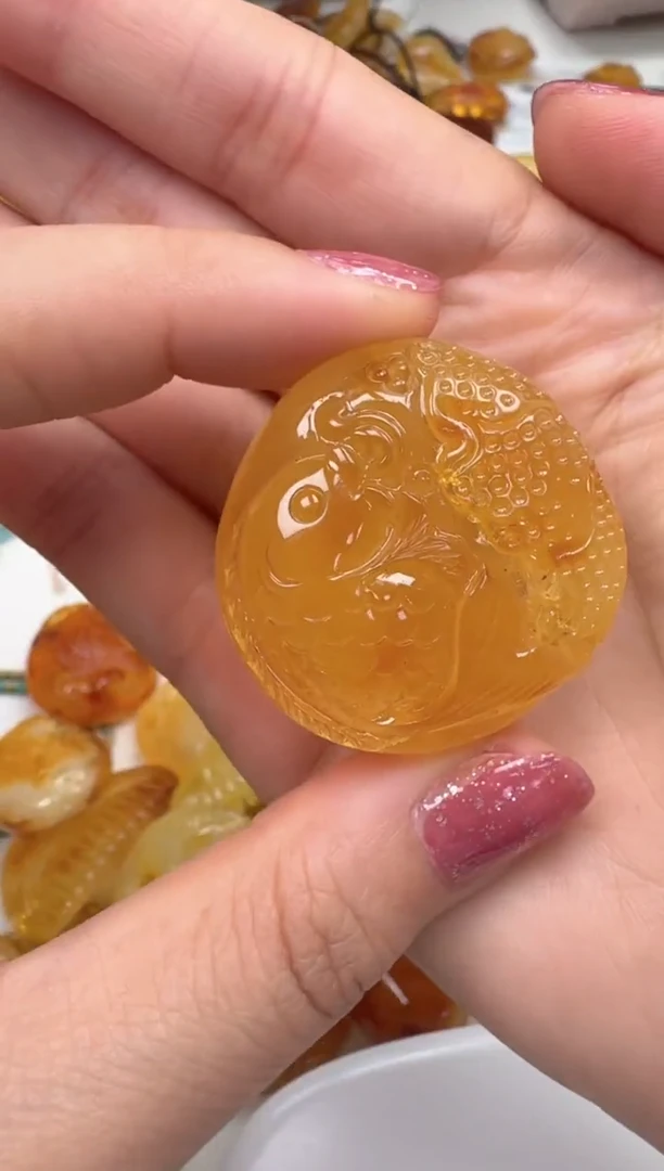 裸石琥珀未镶嵌如图