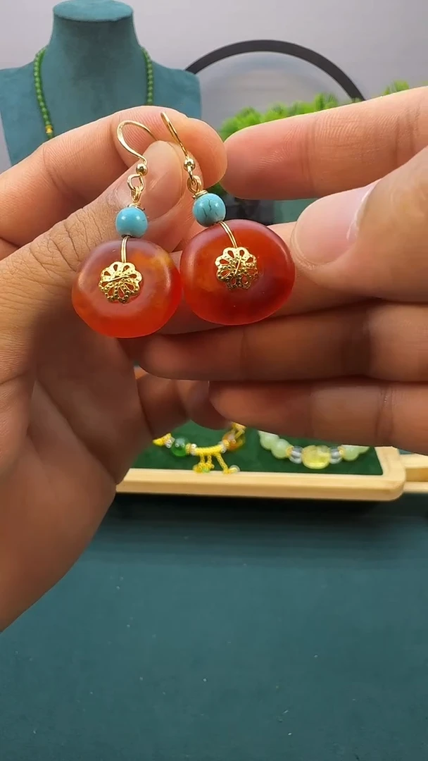 14K金镶嵌蜜蜡耳饰E137