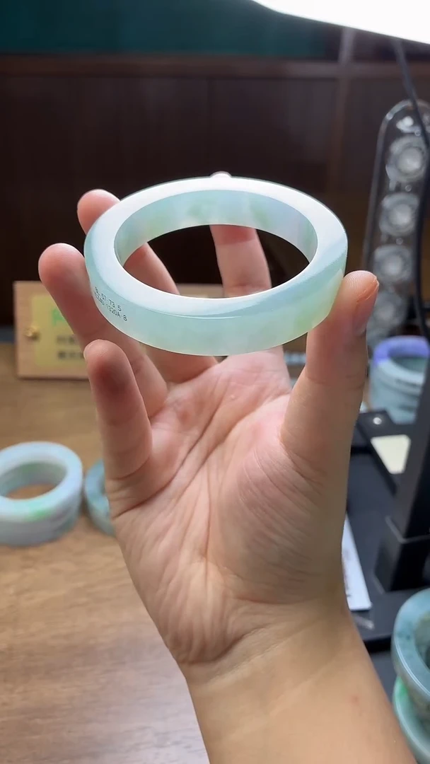 未镶嵌手镯定制翡翠妮**往定制