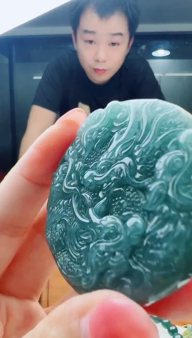 翡翠未镶嵌颈饰多样性发货其中一件