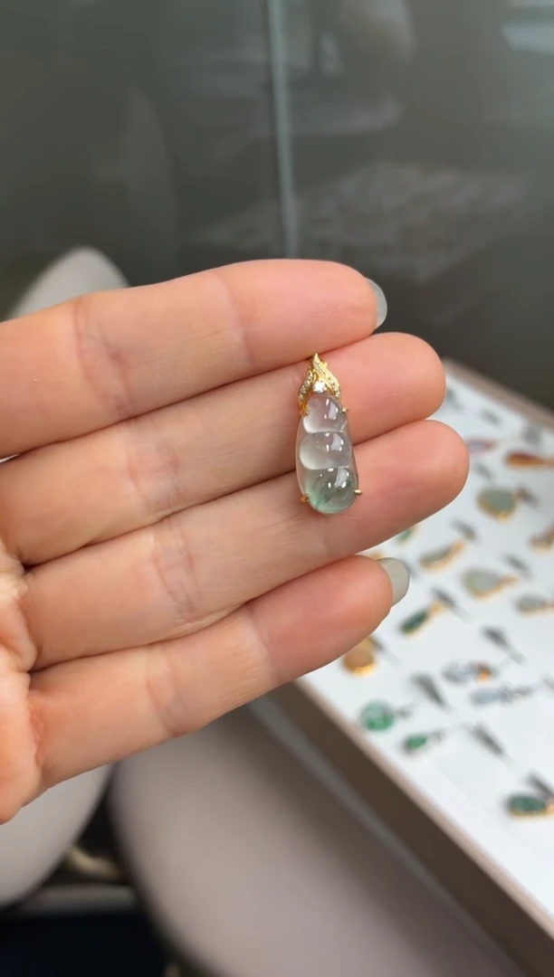 颈饰18K金镶嵌翡翠天然翡翠A货