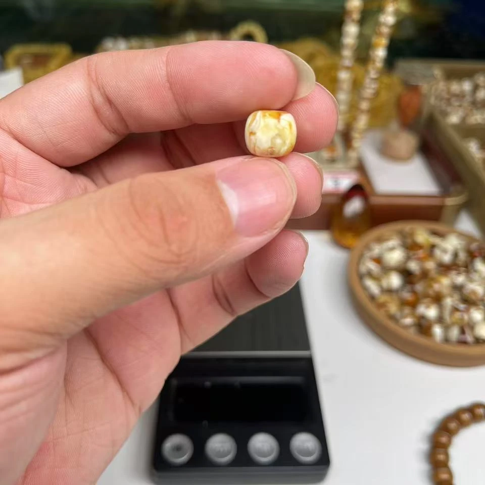 沁色蜜蜡白花老邢一物一图尺寸11.1mm乘9.5mm搭配手串好看9107号