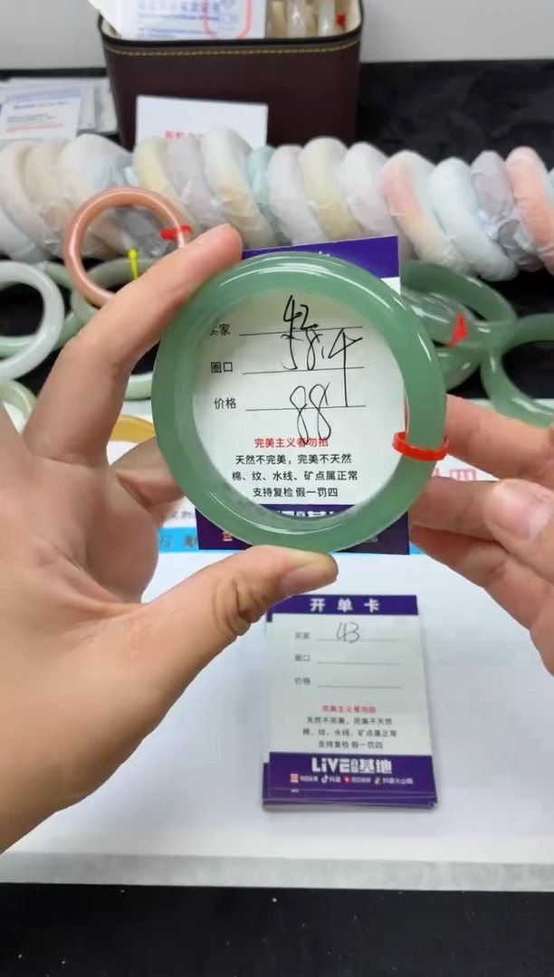 未镶嵌手镯石英质玉42