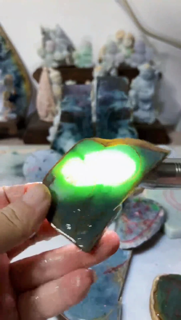 【闪购商品】翡翠吊坠(不含链)未镶嵌A689