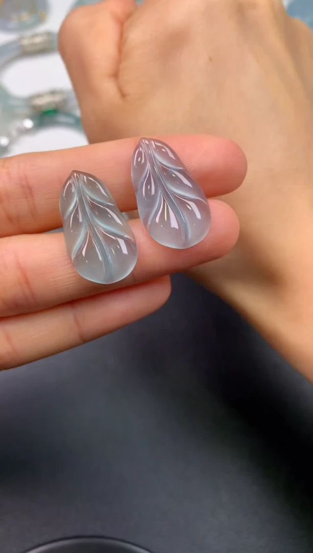 颈饰未镶嵌翡翠无鉴赏期无证书 一个