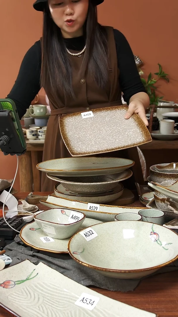 陶瓷A409 一只陶瓷粗陶大方盘可能微瑕