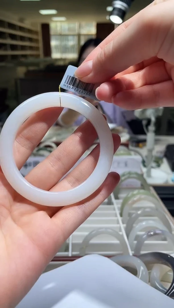 未镶嵌手镯和田玉55圈口 5266