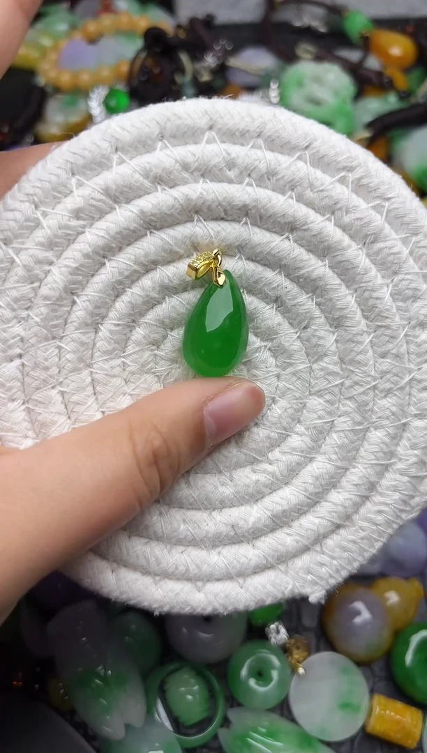 颈饰未镶嵌翡翠缅甸翡翠吊坠