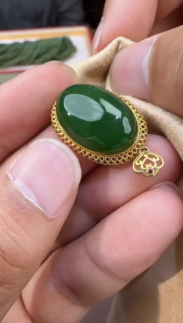 和田玉18K金镶嵌吊坠(不含链)【陆529】85 5512