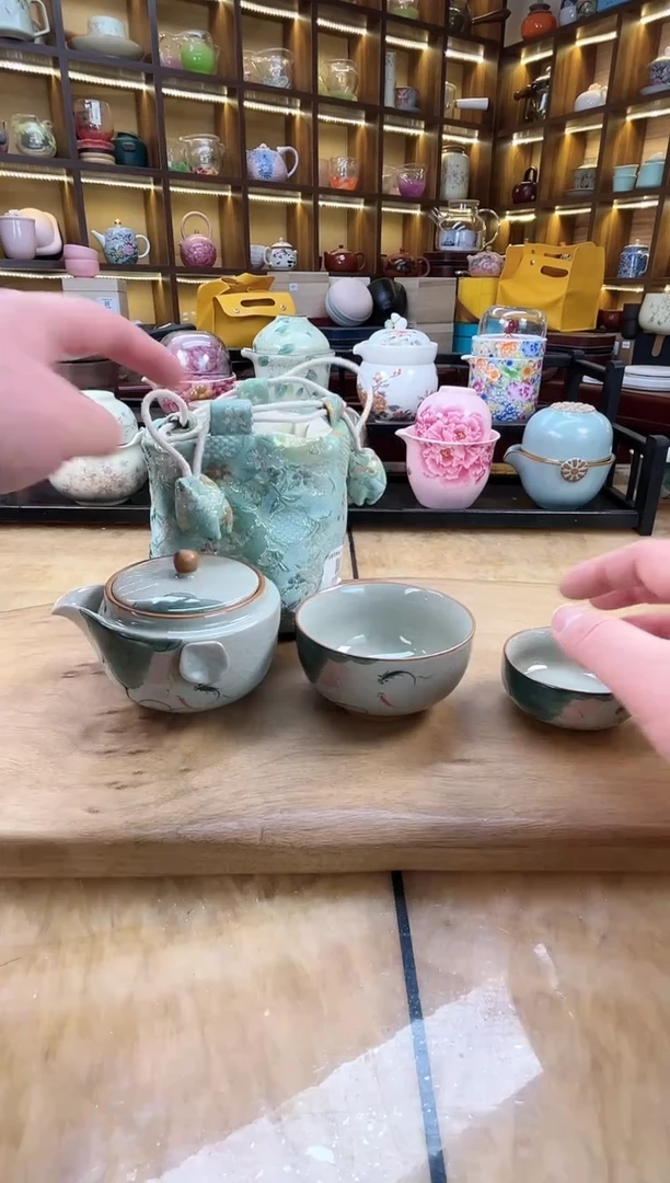 【闪购商品】其他哥窑荷鱼宝瓶旅行套装（带绿色刺绣包）