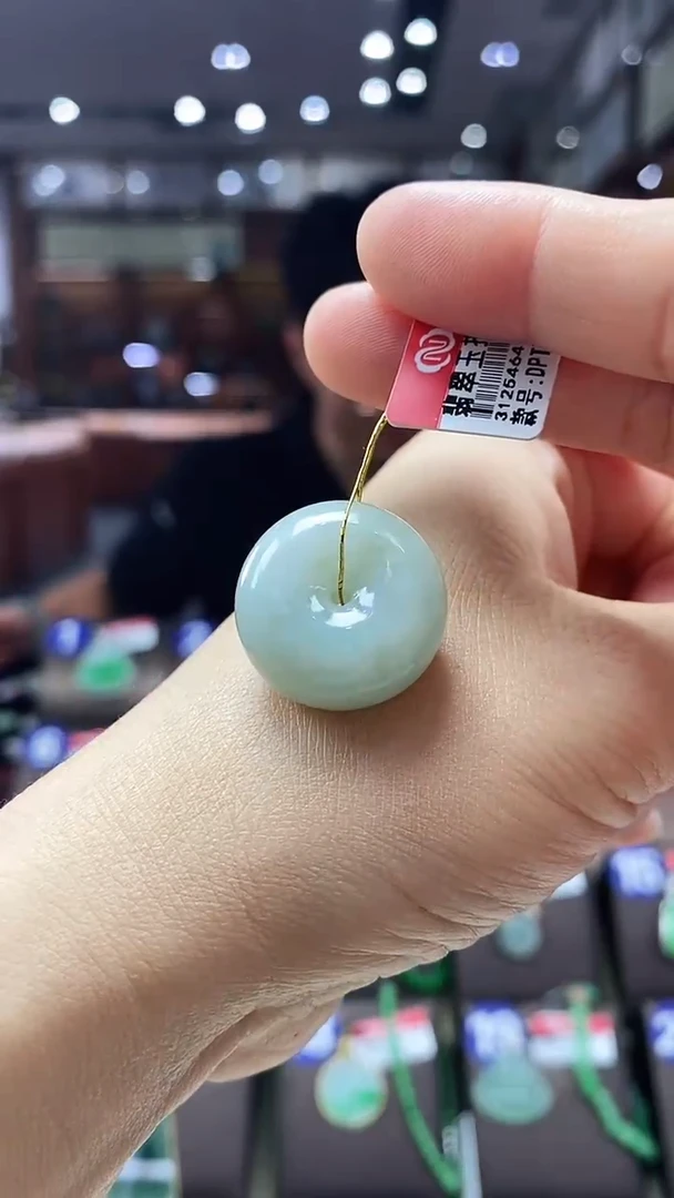 颈饰未镶嵌翡翠平安扣