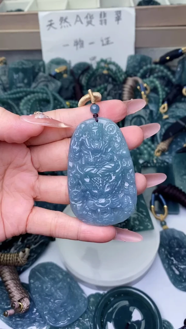 翡翠未镶嵌颈饰