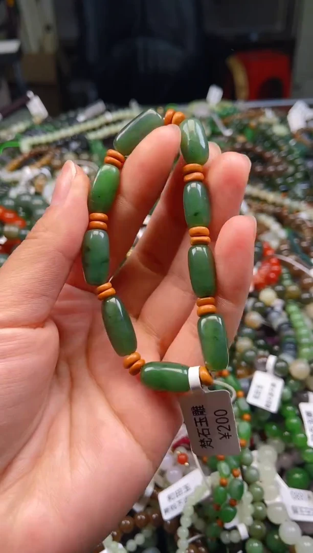 和田玉未镶嵌颈饰1