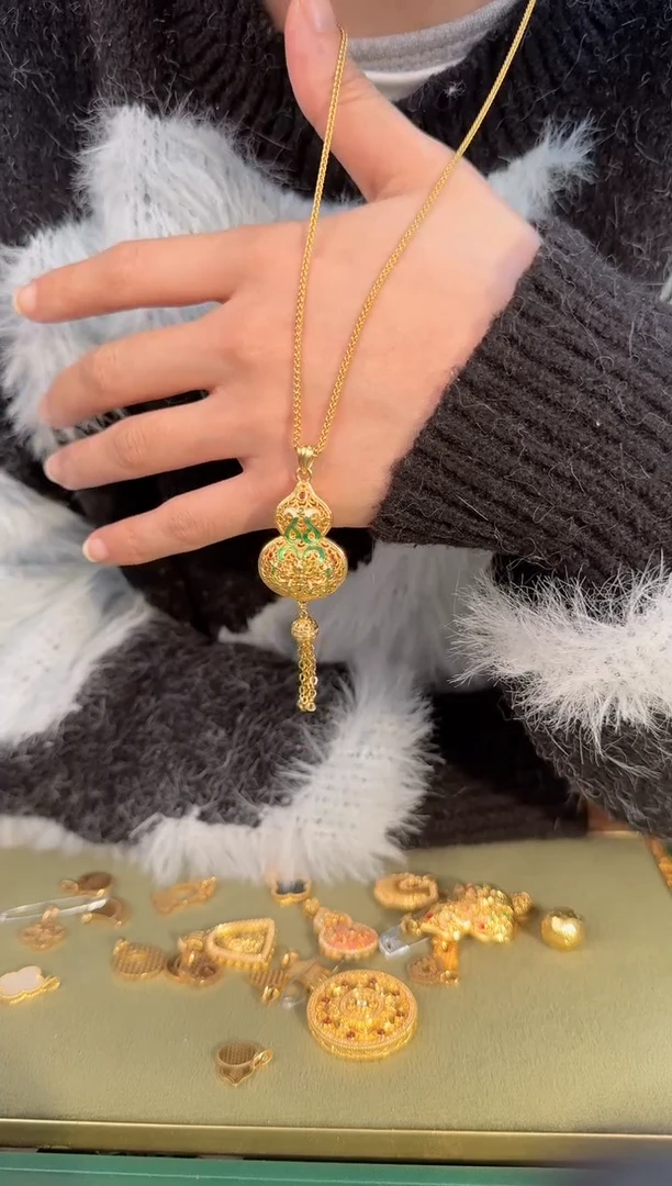 55长爱心抽拉肖邦 4.29  流苏葫芦吊坠2.60 （附带礼盒包装）