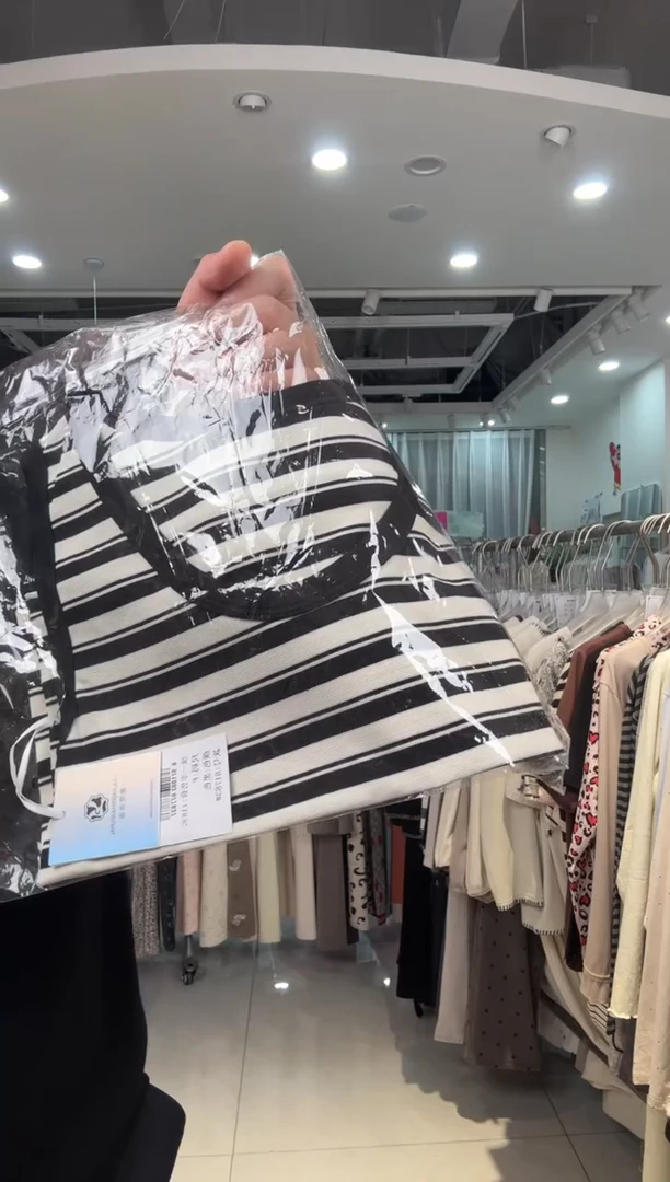 黑色条纹半长款     81783