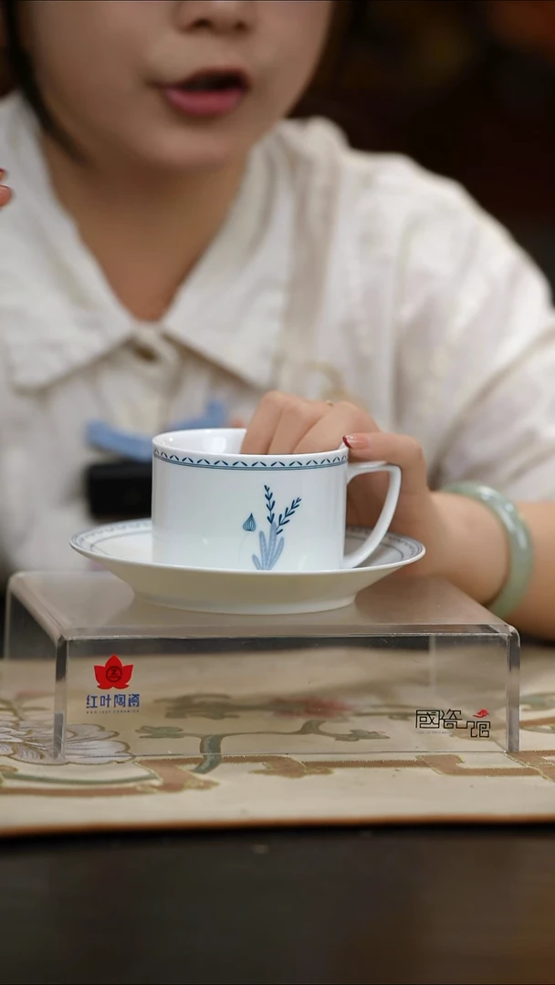1个正价春华实录咖啡杯套组（简）